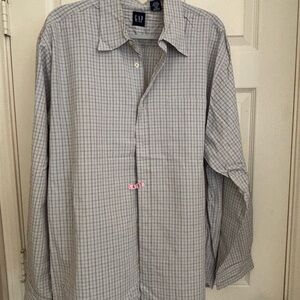 GAP Men's Light Gray Plaid Button-Down Shirt